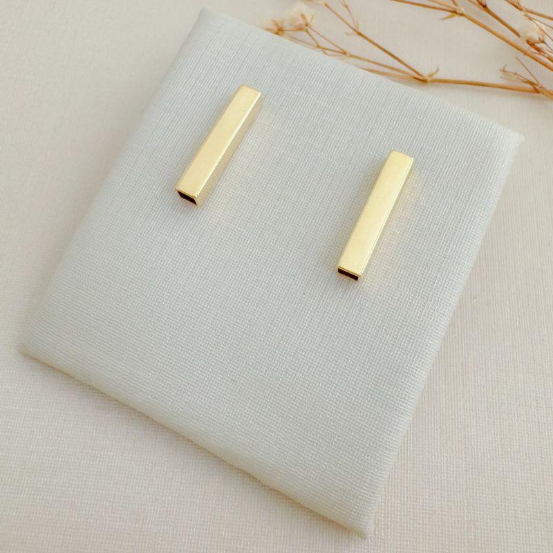 07.2763.0.O - Brinco de tubo quadrado longo liso simples