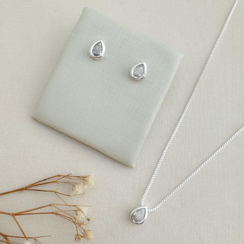 08.0604.1.S - (45) (V2) Conjunto de formato gota em cravação inglesa