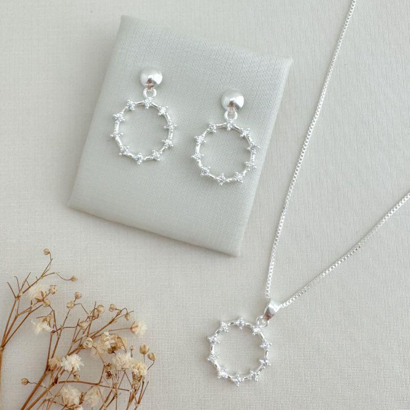 08.0605.1.S - (45) Conjunto de base moeda abaloado liso com pingente circula com cravação espaçada