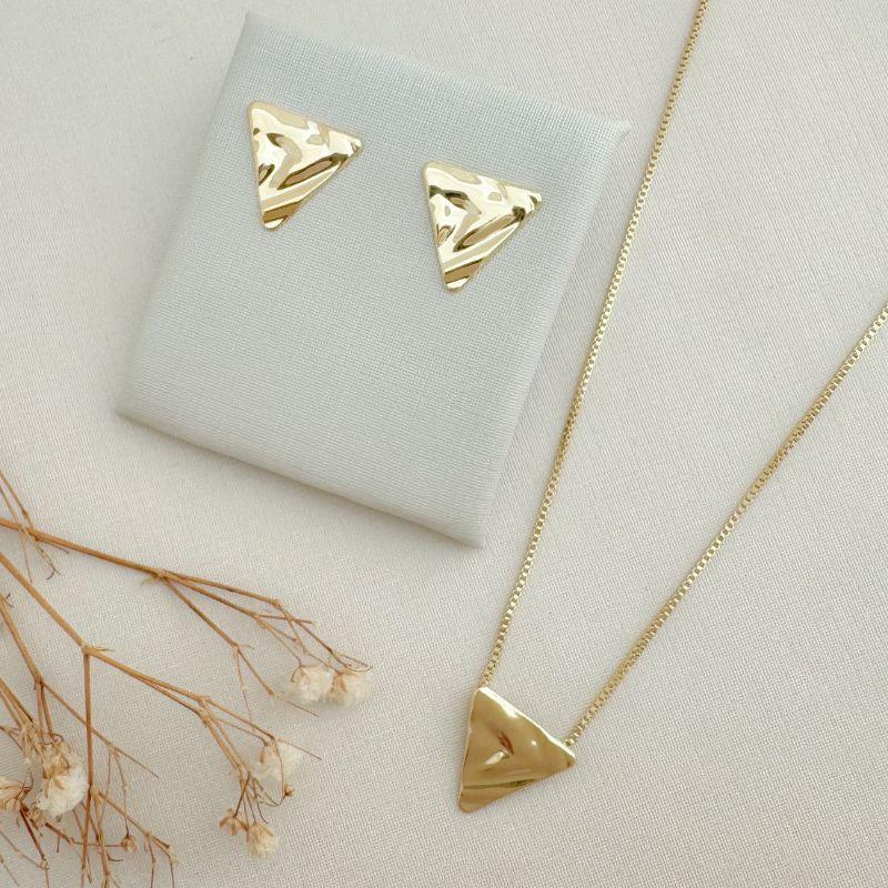 08.0607.0.O - (45) Conjunto em chapa triangular em efeito orgânico liso