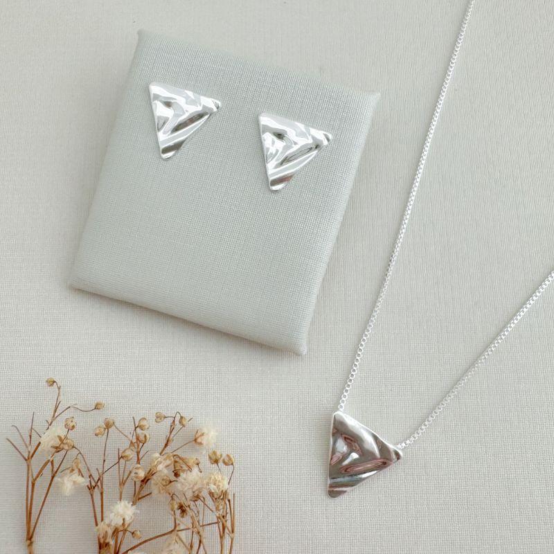 08.0607.0.S - (45) Conjunto em chapa triangular em efeito orgânico liso