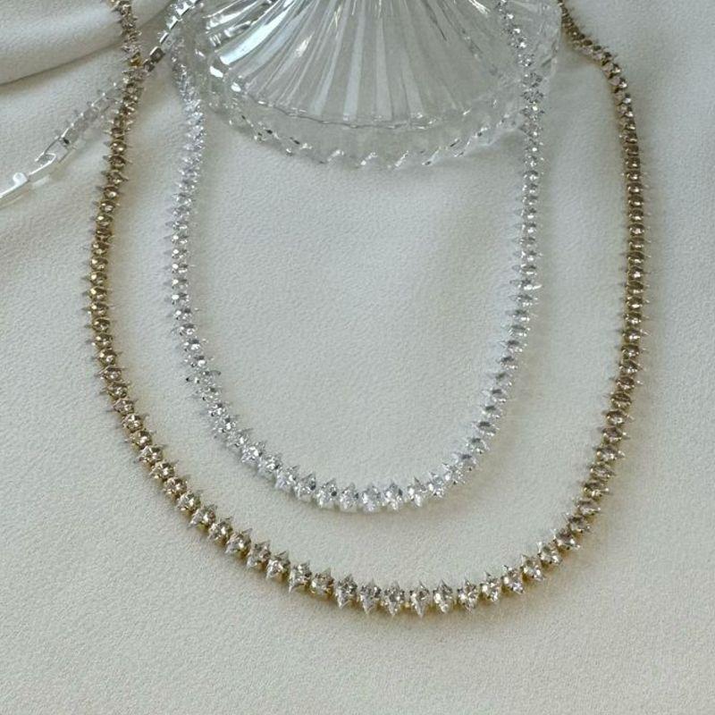 09.2093.1.O - (41) Colar riviera de pedras me navetes com fecho pressão