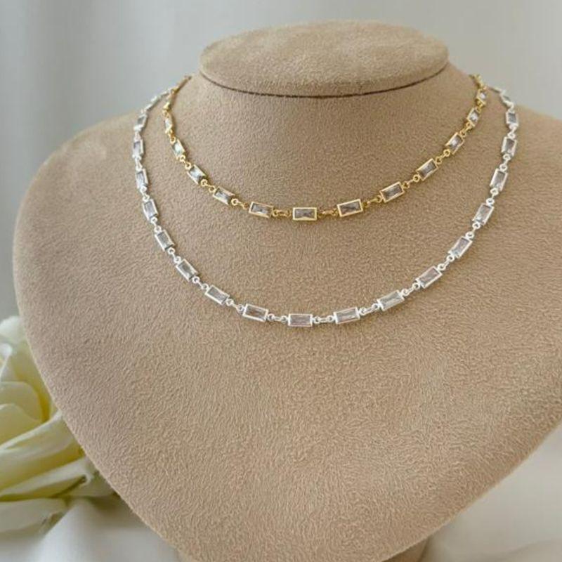 09.2119.1.S - (36) Colar de pedra baguetes em cravação inglesa