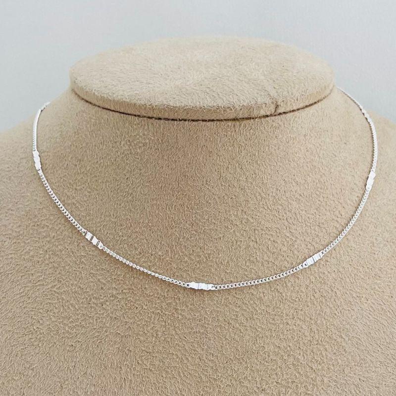 09.2128.0.S - (32) Choker de elos grumet com partes em efeito amassadas lisas, extensor 10cm