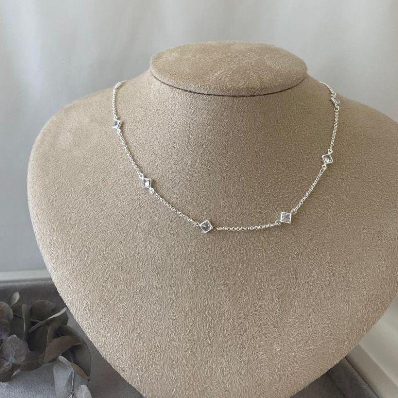 09.2208.1.S - (36) Choker de elos portugueses com pedra em losangos cravação inglesa