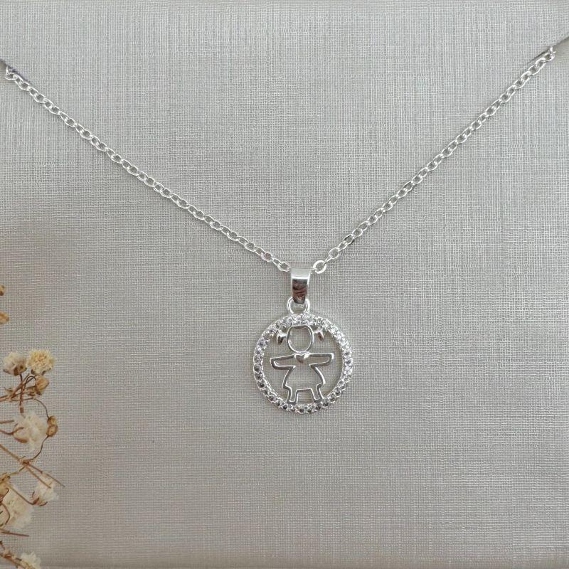 09.2303.1.S - (45) Colar de elos ovais com pingente circular com menina central