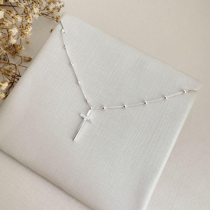 09.2348.1.S - (32) Colar em veneziana com bolinhas lisas e pingente cruz