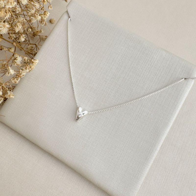 09.2375.1.S - (36) Colar com pingente de coração liso e mini ponto de luz no centro