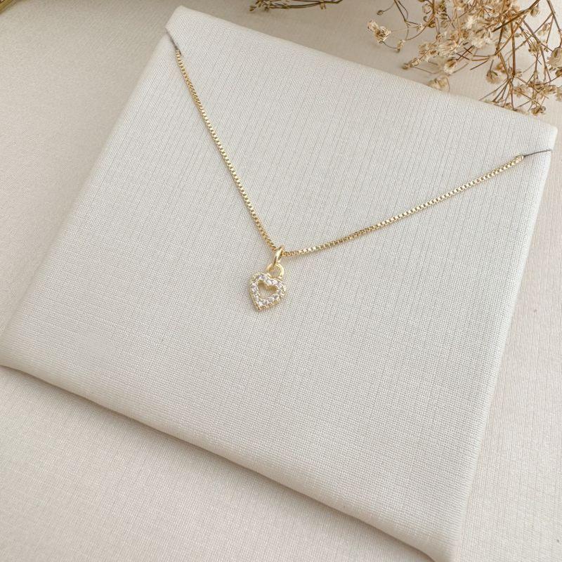 09.2386.1.O - (45) Colar de veneziana com pingente silhueta de coração cravejado