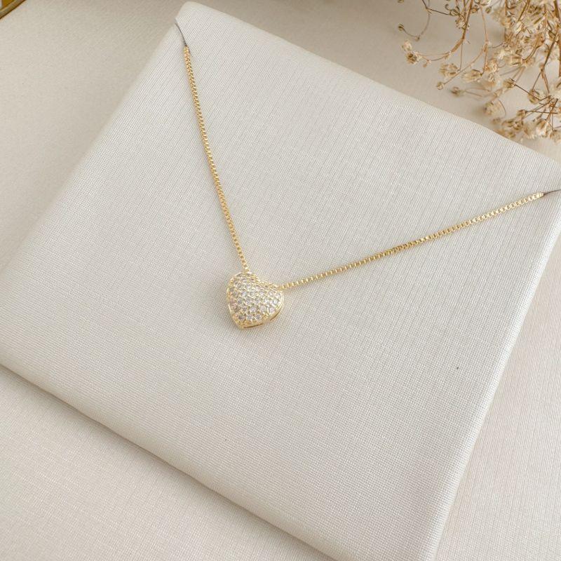 09.2391.1.O - (45) Colar de veneziana com pingente de coração cravejado com galeria