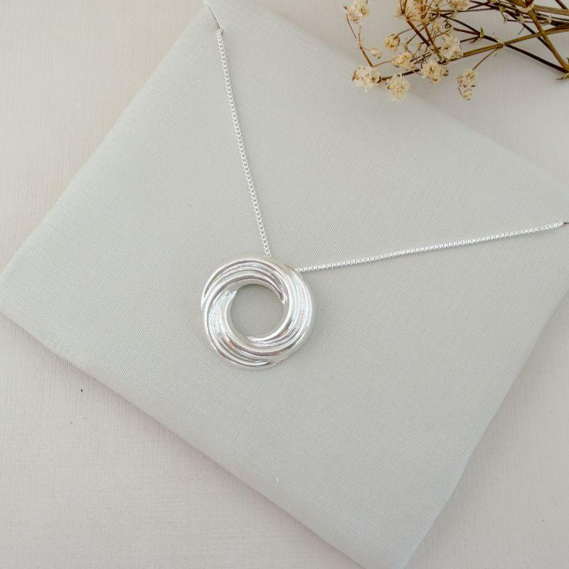 09.2405.0.S - (45) Colar de veneziana com pingente em efeito triade espiral liso clássico