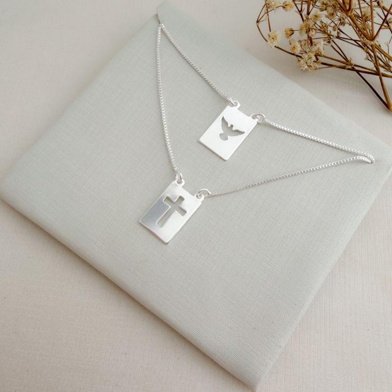 09.2409.0.S - (64) Escapulario de 15mm com espirito santos e cruz entalhadas em chapa lisa