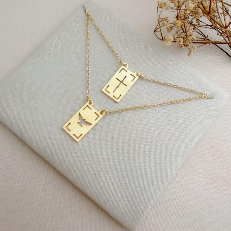 09.2419.0.O - (60) Escapulario de 16mmem corrente americana com imagens de cruz e espírito santo entalhados