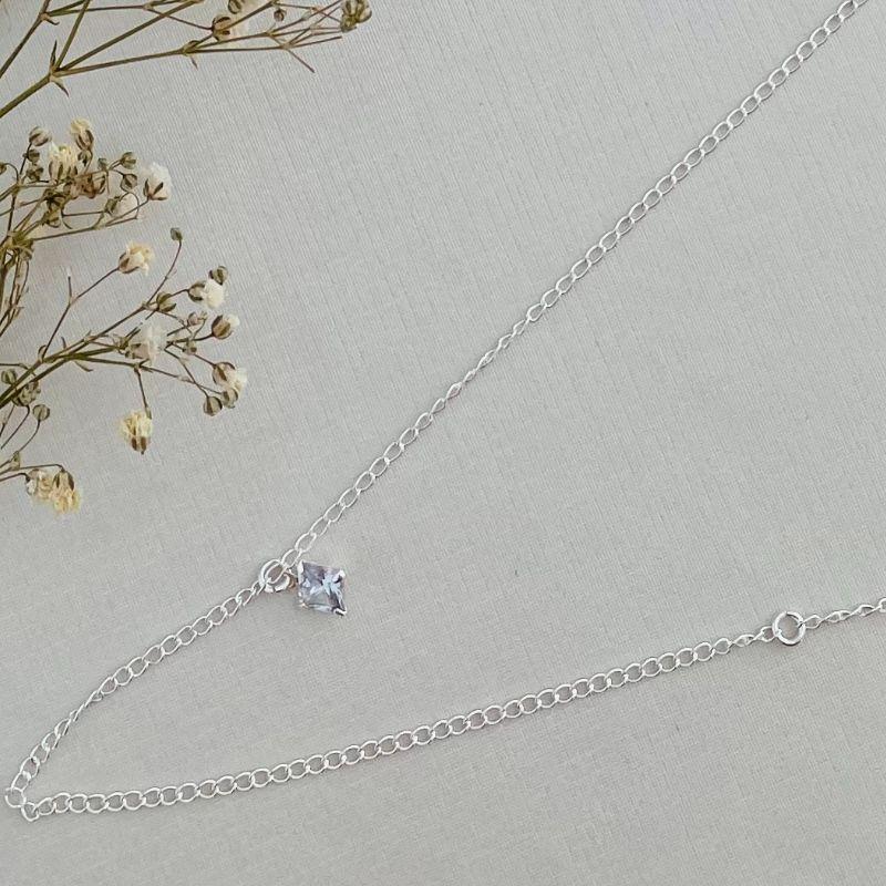 14.0301.1.S - Tornozeleira de elos clássicos com pingente ponto de luz quadrado grande