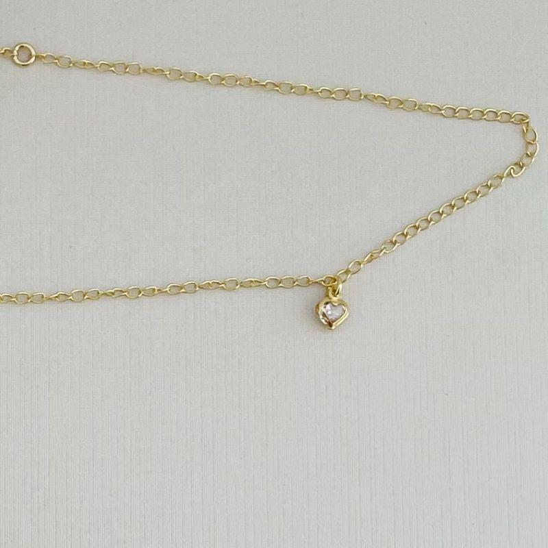 14.0304.1.O - Tornozeleira de elos classicos com pingente de coração em ingles