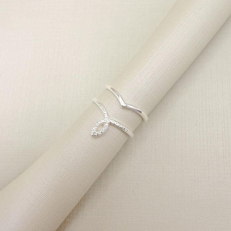 01.0222.0.S - (Reg) Anel de mindinho duplo desenho V com silhueta navete