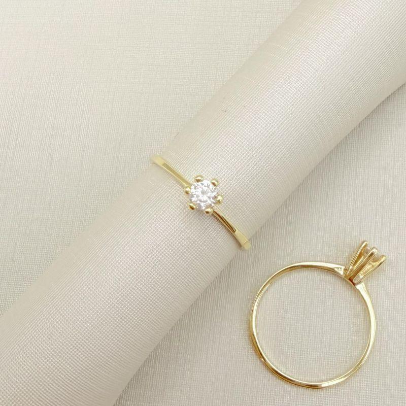 03.2127.1.O - (V3 - 16) Anel solitário clássico simples, aro fino com pedra alta em seis garras