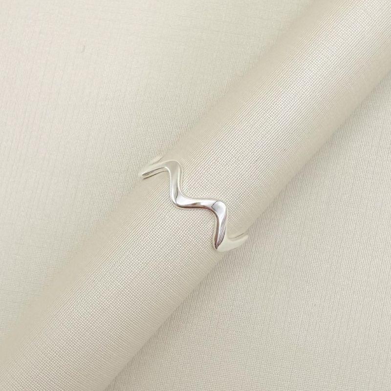 03.2521.0.S - (19) Anel de aro em ondulado liso estilo orgânico