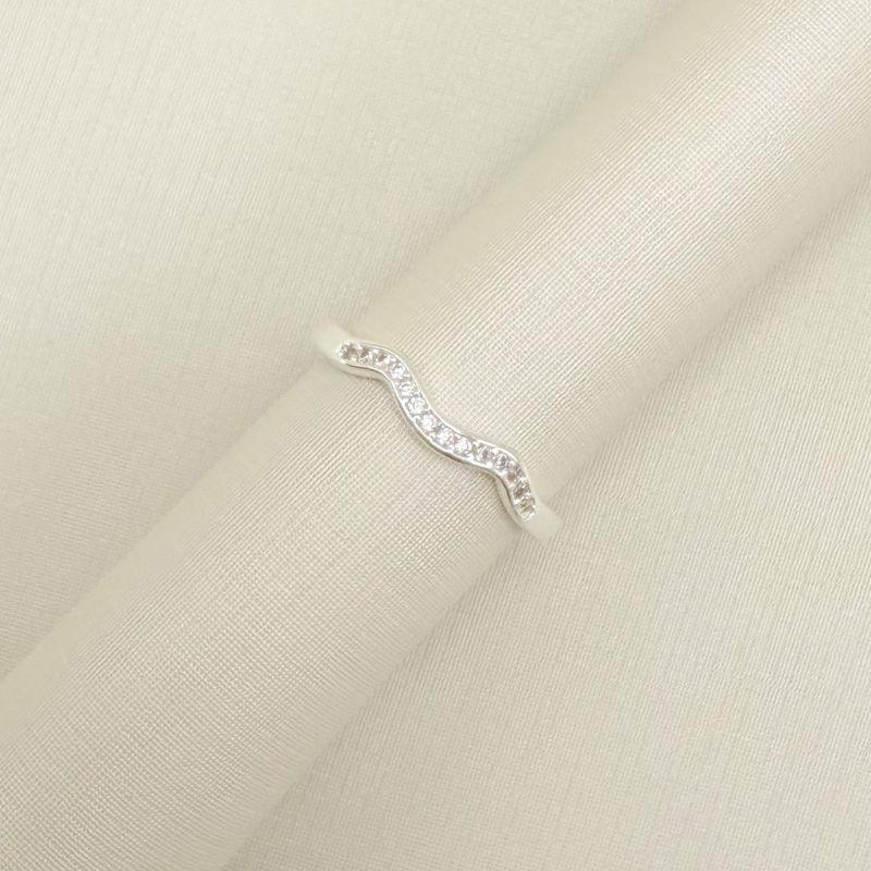 03.2538.1.O - (21) Anel de aro em uma coluna cravejada ondulado com borda