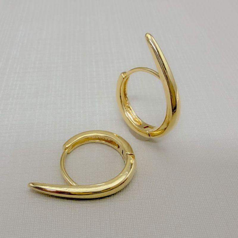 05.3086.0.O - Argola lisa com acabamento de ponta para cima, cobre rasgo de orelha, maior de três.