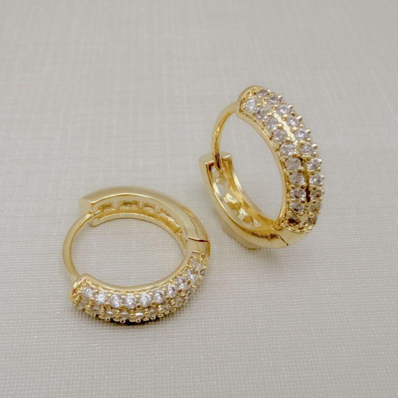 05.3101.1.O - Argola clássica cravejada acabamento côncavo 16mm, maior de duas.