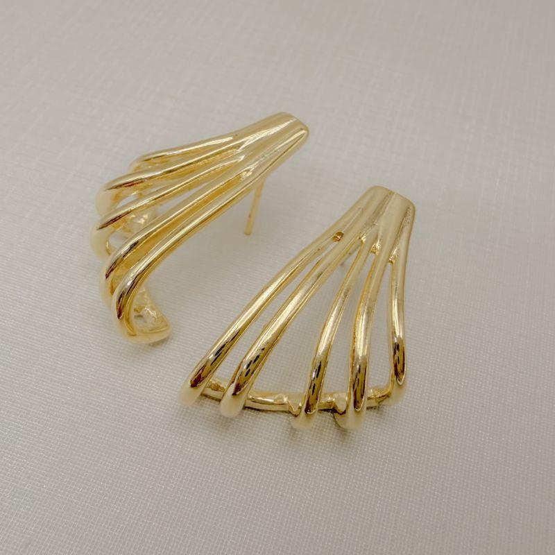 06.1315.0.O - Brinco leque de cinco fios lisos em tamanhos do maior para o menor.