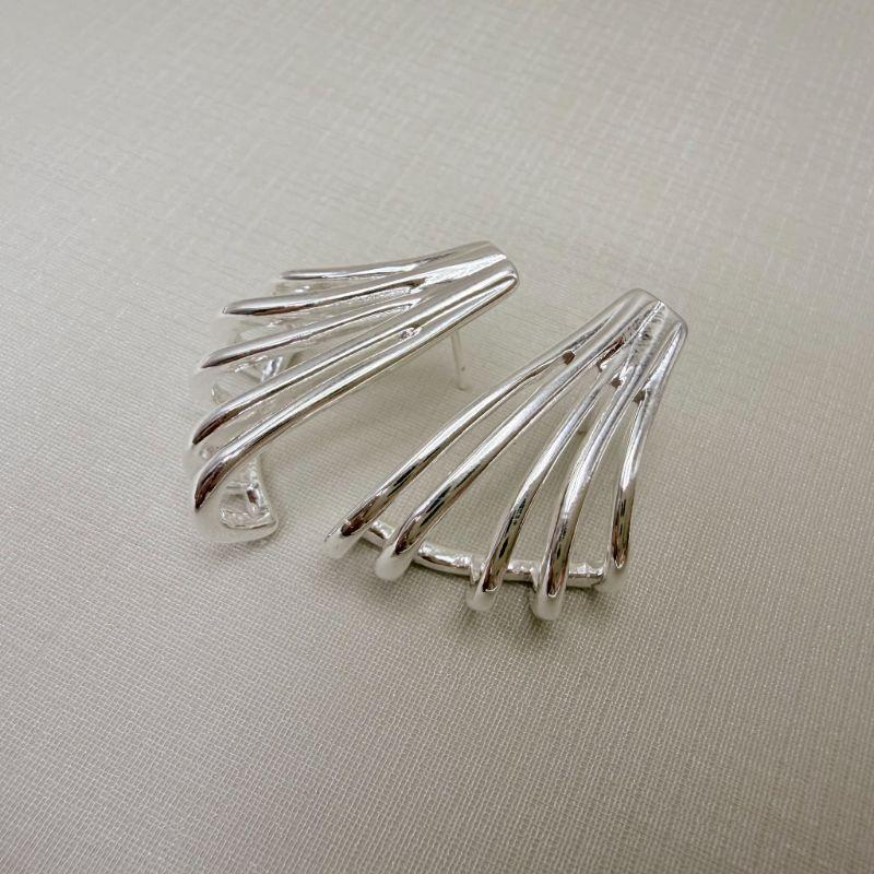 06.1315.0.S - Brinco leque de cinco fios lisos em tamanhos do maior para o menor.