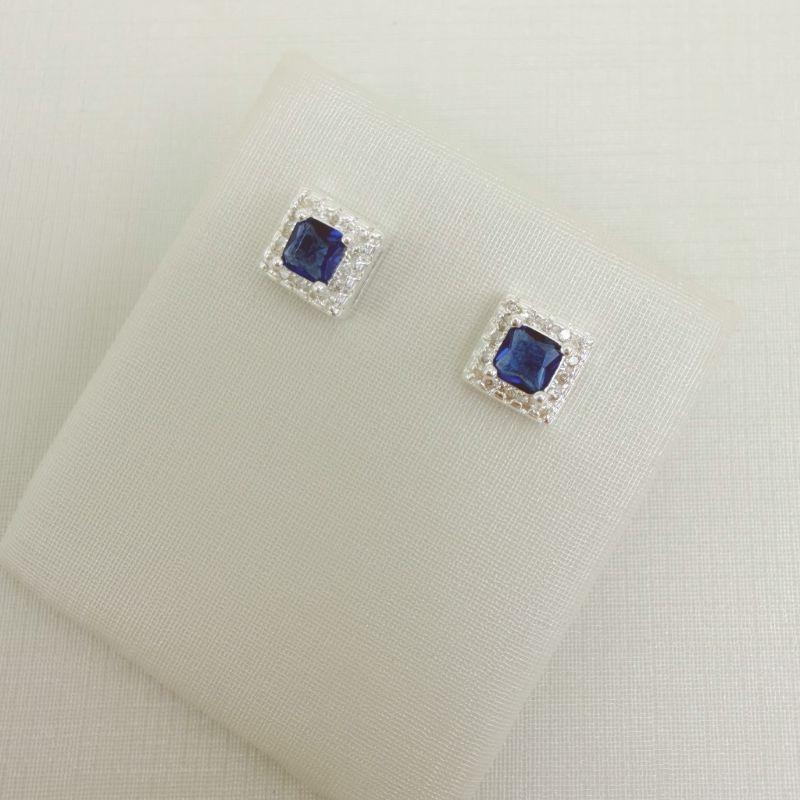 07.2789.4.S - Brinco quadrado no centro com borda cravejada