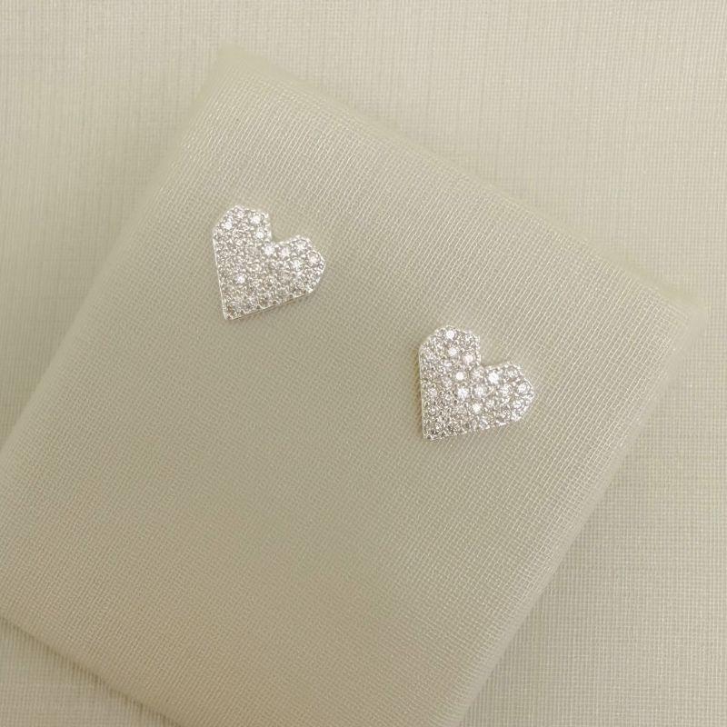 07.2790.1.S - Brinco e coração cravejado borda lapidada.