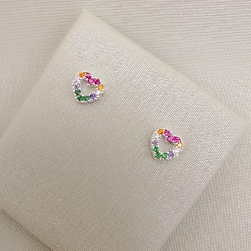 07.2793.C.S - Brinco silhueta de coração pequeno colorido 6,7x7mm