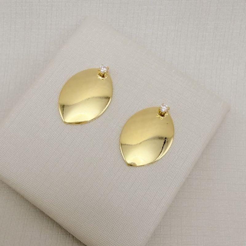 07.2812.1.O - Brinco navete liso com um ponto de luz em cima.