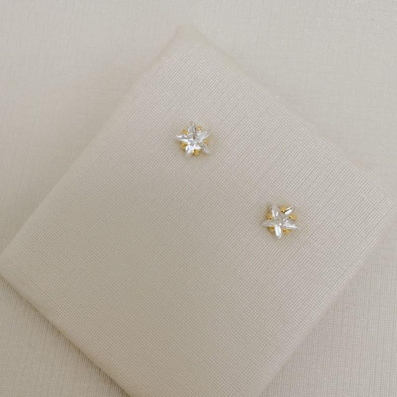 07.2831.1.O - Brinco de zircônia em formato de estrela 5mm