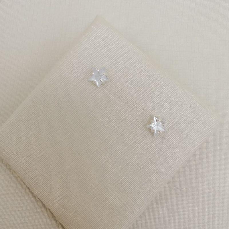 07.2831.1.S - Brinco de zircônia em formato de estrela 5mm