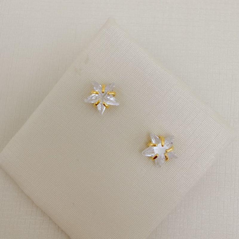 07.2833.1.O - Brinco de zircônia em formato de estrela 8mm