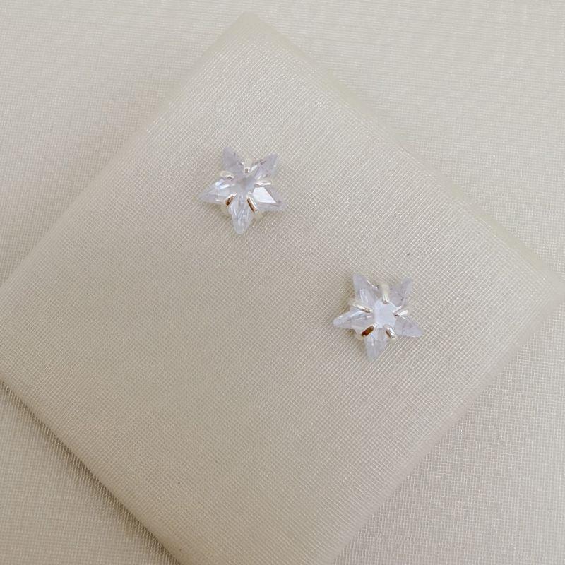 07.2833.1.S - Brinco de zircônia em formato de estrela 8mm