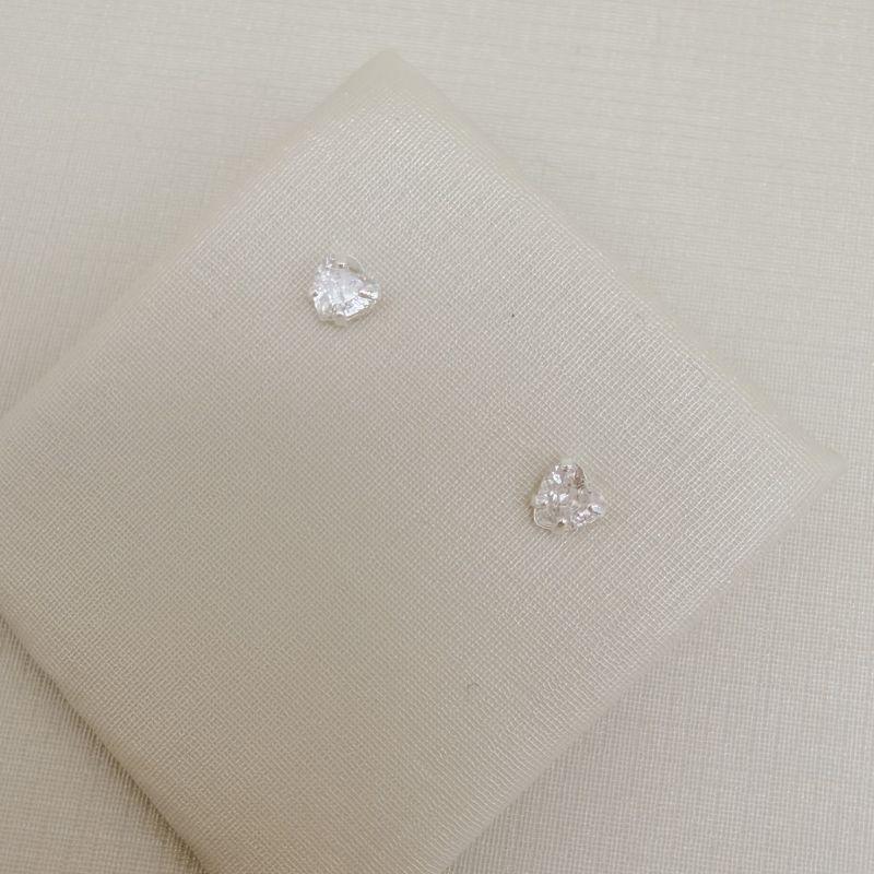 07.2834.1.S - Brinco de zircônia em formato de coração 4,3mm