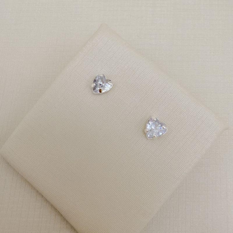 07.2835.1.S - Brinco de zircônia em formato de coração 5,6mm