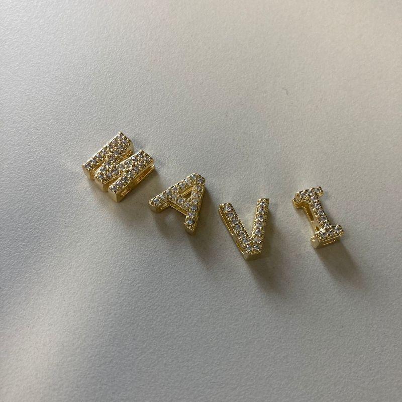 09.1840.1.O - (1 letra V1) (60) Colar personalizado de letra galeria cravejada