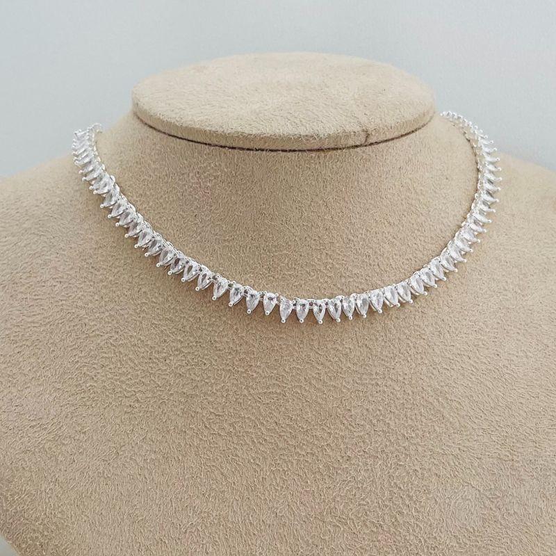 09.2132.1.S - (43) Colar estilo riviera em pedras gotas em três garras