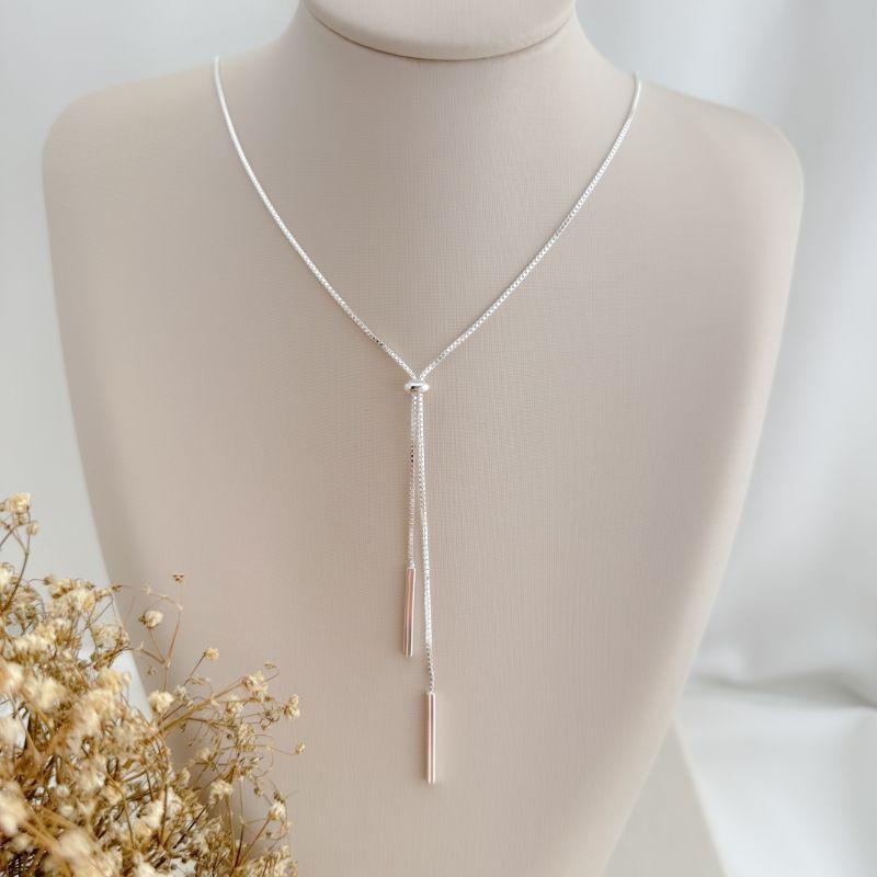 09.2361.0.S - (70) Colar de veneziana com fecho gravata e pingente de tubo quadrado liso