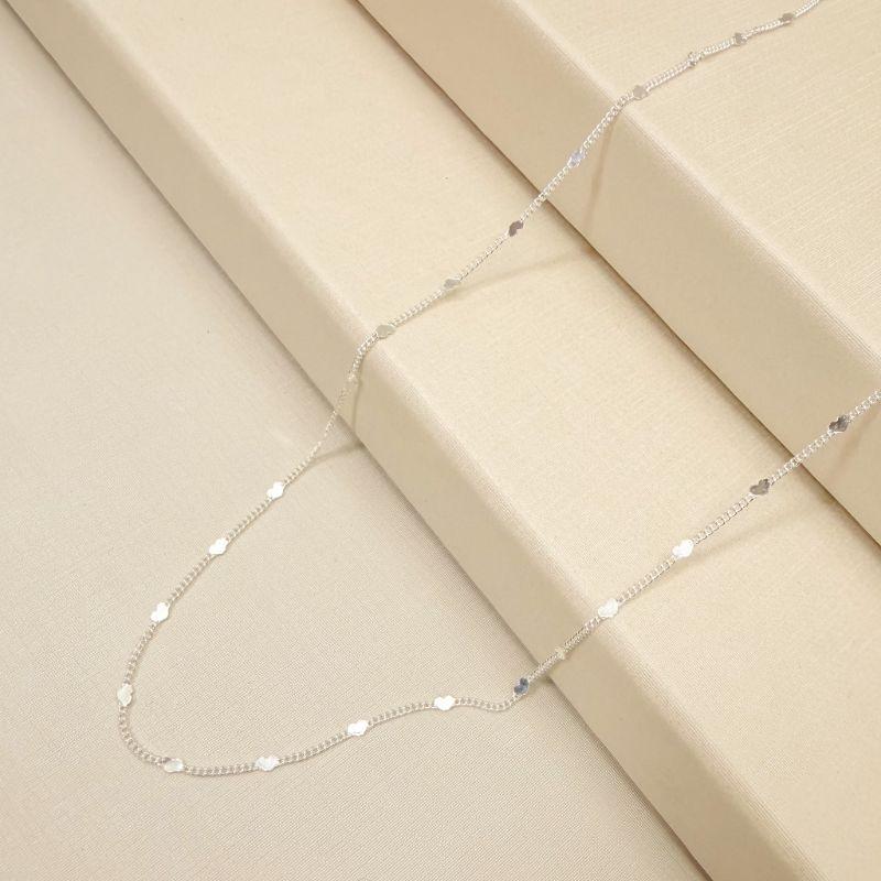 09.2427.0.S - (70cm) Colar elo groumet e plaquinhas de coração, elo groumet com 1mm de espessura.