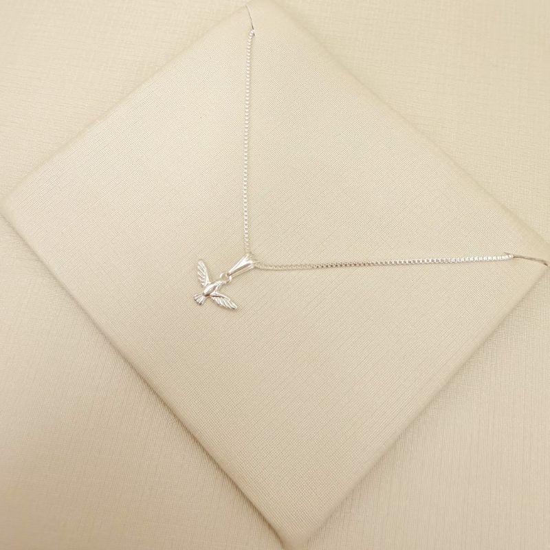 09.2433.0.S - (45) Colar com Espírito Santo, corrente veneziana.