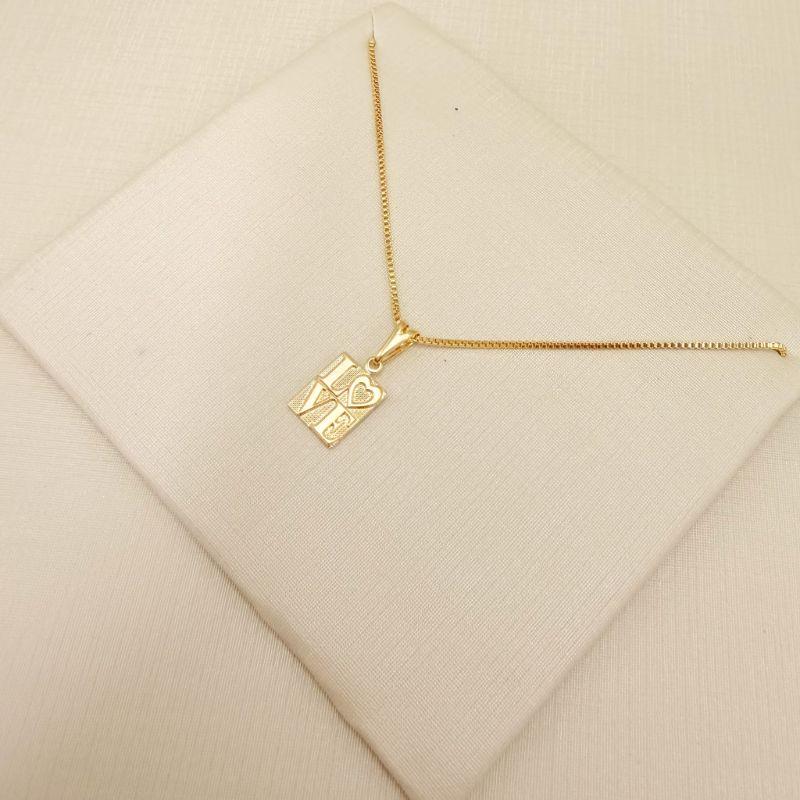 09.2435.0.O - (45) Colar pingente retangular 8x10mm escrito LOVE