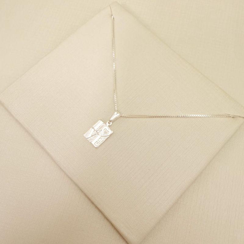 09.2435.0.S - (45) Colar pingente retangular 8x10mm escrito LOVE
