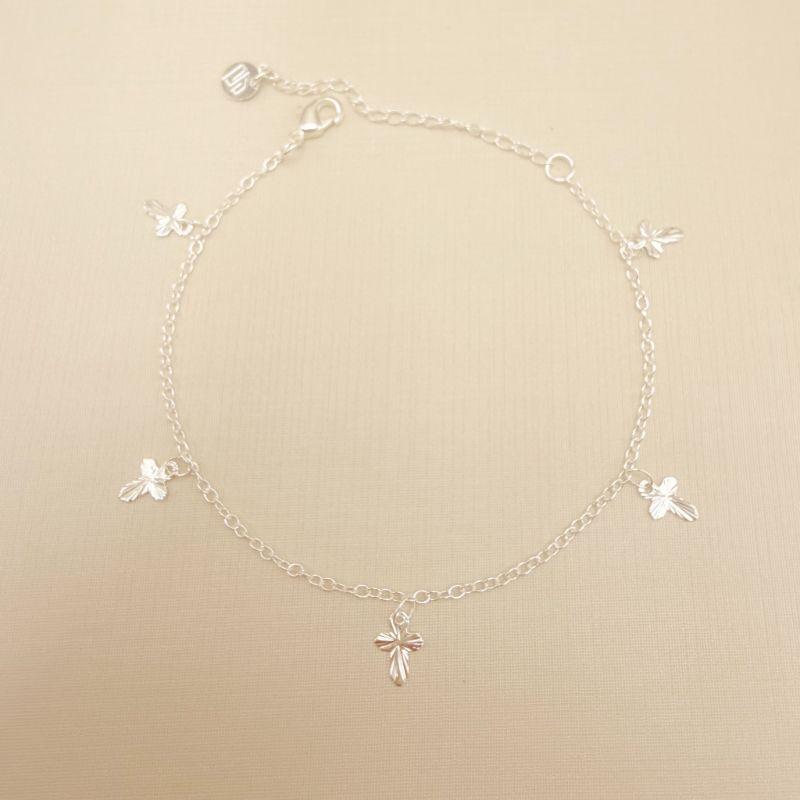 12.2243.0.S - Pulseira de elo português oval com cinco pingentes de cruz diamantadas.