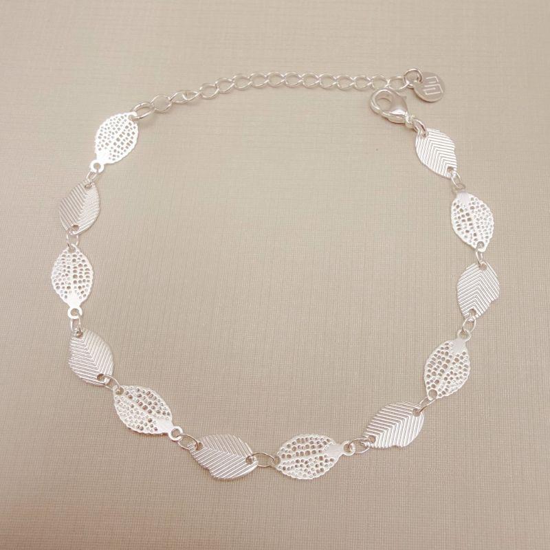 12.2248.0.S - Pulseira de folhas intercaladas entre folhas lisas e folhas secas.