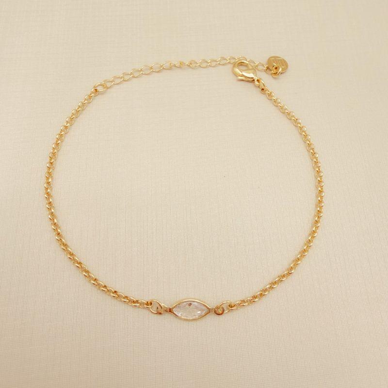 12.2253.1.O - Pulseira elo português com entremeio de zircônia navete cravação inglesa.