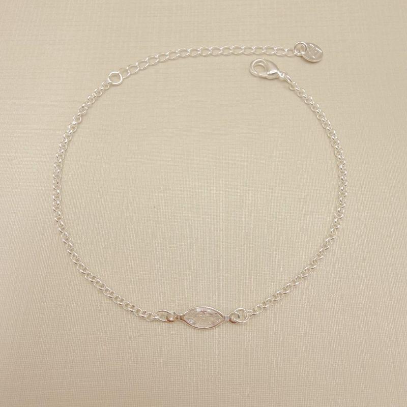 12.2253.1.S - Pulseira elo português com entremeio de zircônia navete cravação inglesa.