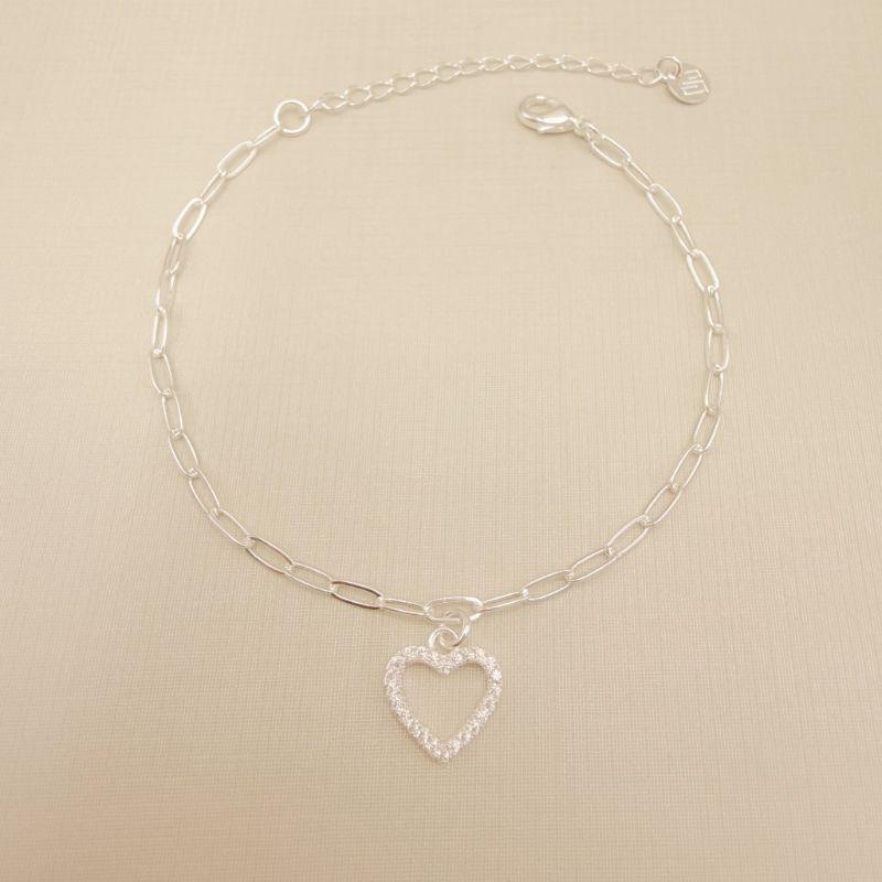 12.2272.1.S - Pulseira pingente de silhueta de coração cravejado, elo americano longo 2,5mm de espessura.