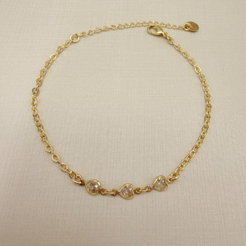12.2273.1.O - Pulseira com três corações de zircônia e elo americano 2,5mm de espessura.